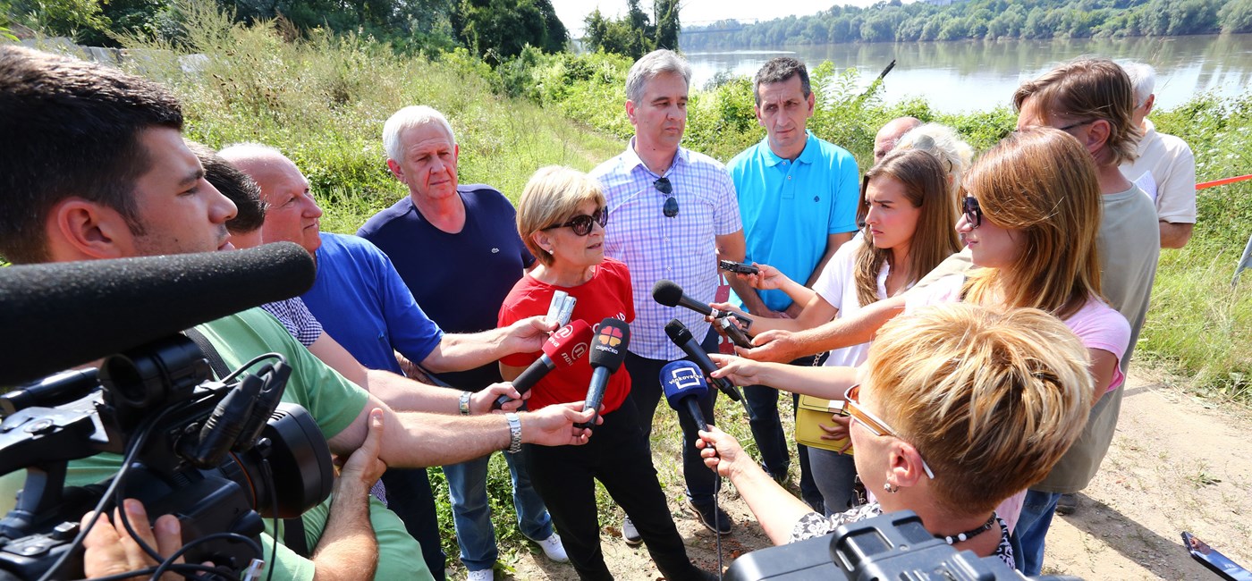Razminiranje poplavljenog područja Gunje